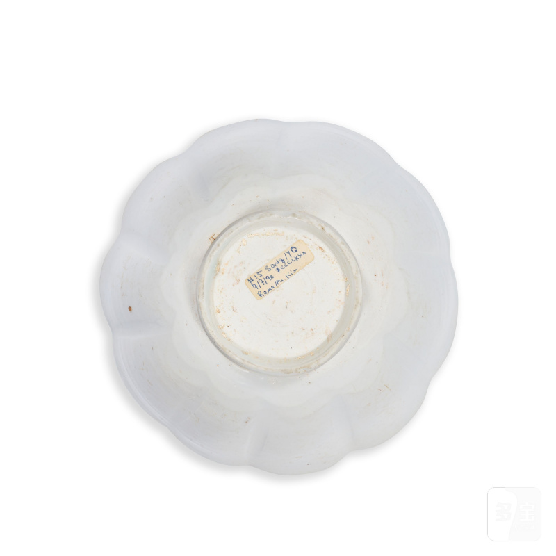 宋 白釉花口盌 | A WHITE-GLAZED STONEWARE LOBED BOWL - 图2